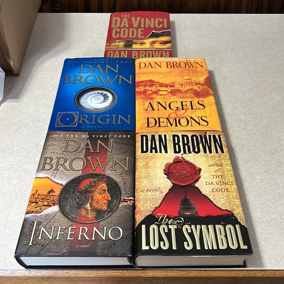 Dan Brown Book Bundle - Picture 4 of 5